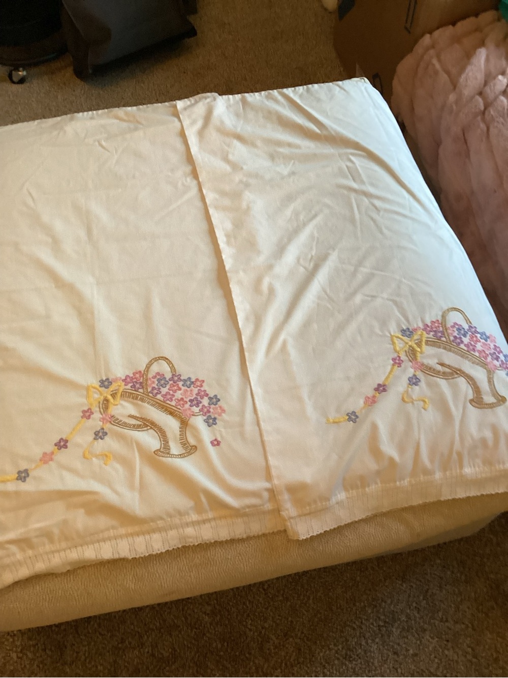 Embroidered Cream Pillowcase Set with Pastel Floral Accents O29